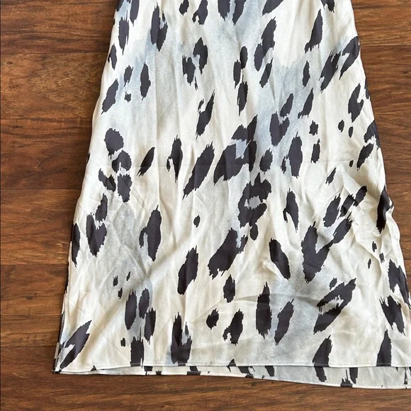 Express Black and Cream Patterned Midi Dress - Picture 4 of 8